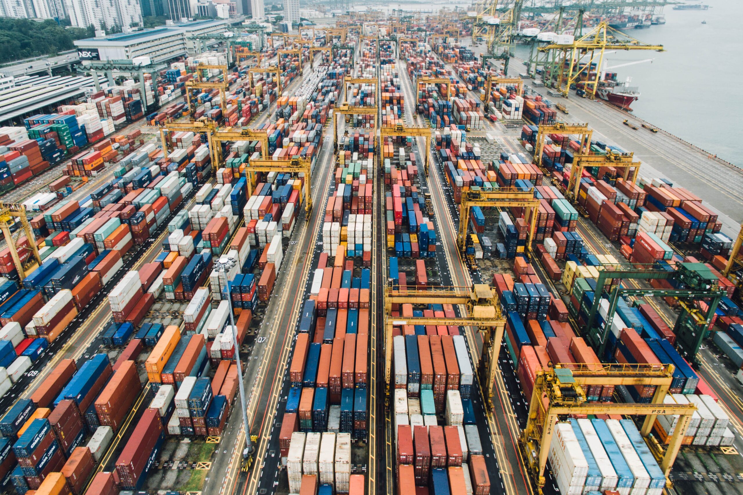 Revolutionizing Cargo Shipping: The Role of Smart Containers in Global Trade